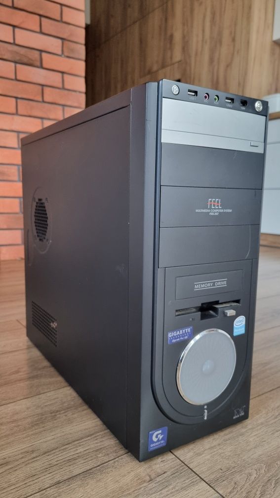 Komputer stacjonarny / GeForce GT640, 1TB HDD, XFX TS550, Core 2 Duo