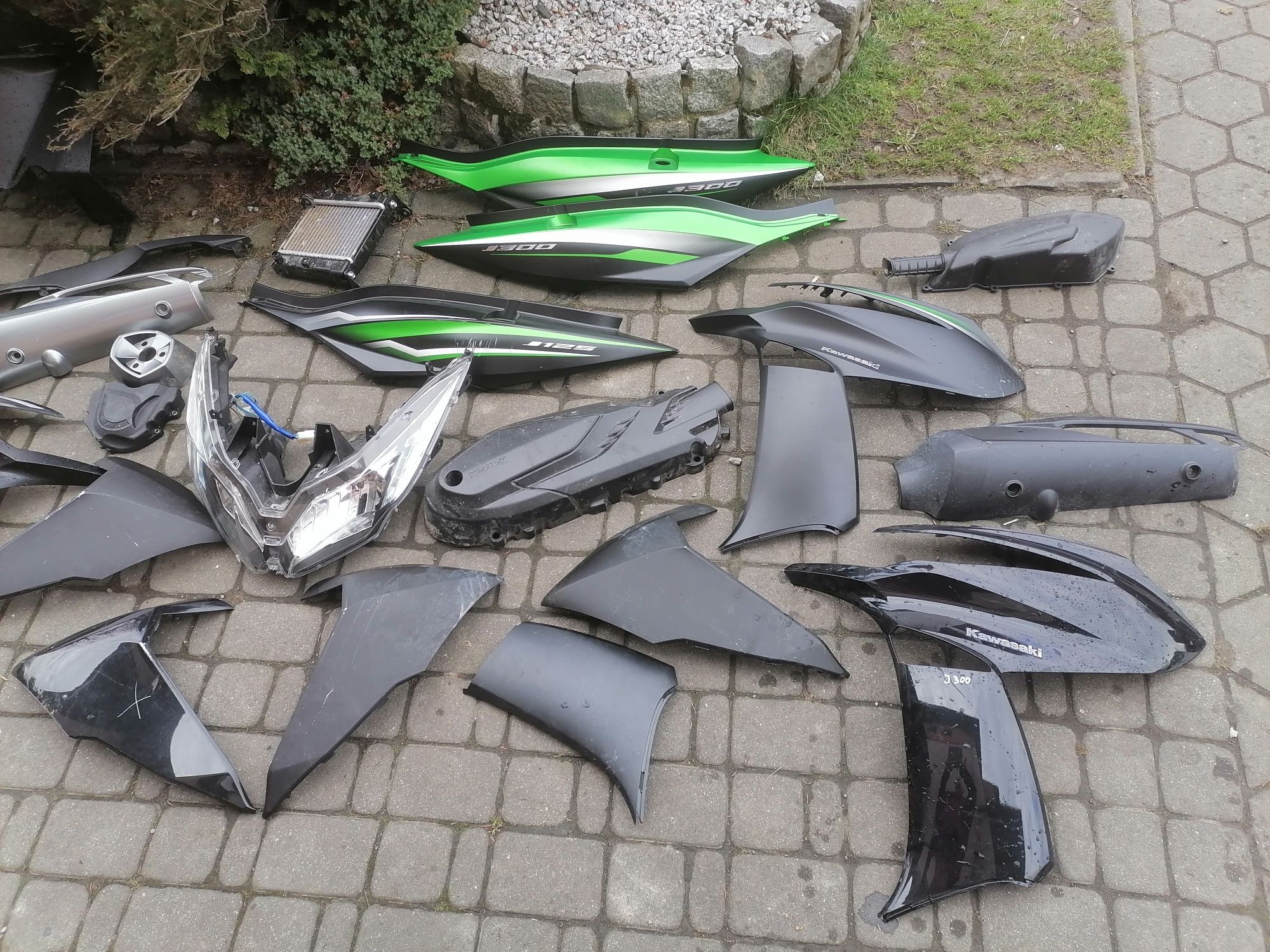 Kawasaki er6f er6 f J300 J125 owiewka  plastik reflektor półka lagi og