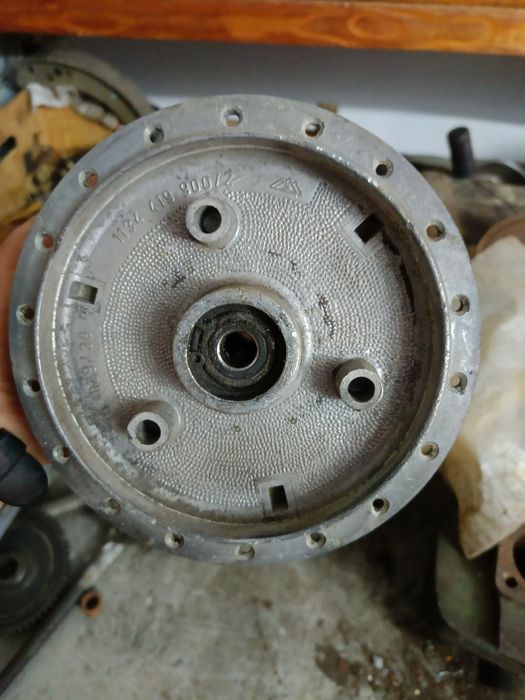 Stara piasta wyprzedaż garażowa s i m s o n