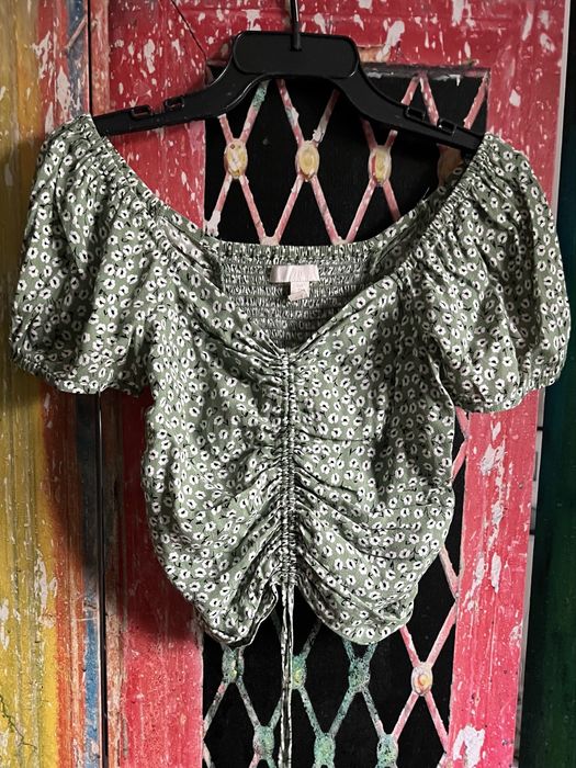 Zielony damski marszczony top na krótki rękaw w kwiaty H&M