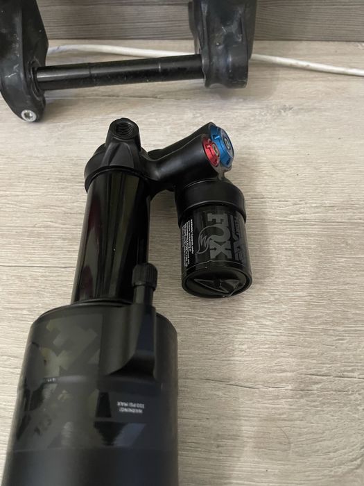 Продам амортизатори fox float x2