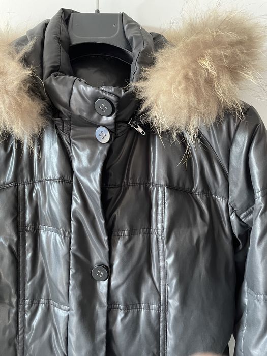 Kispo de penas com pelo no carapuço