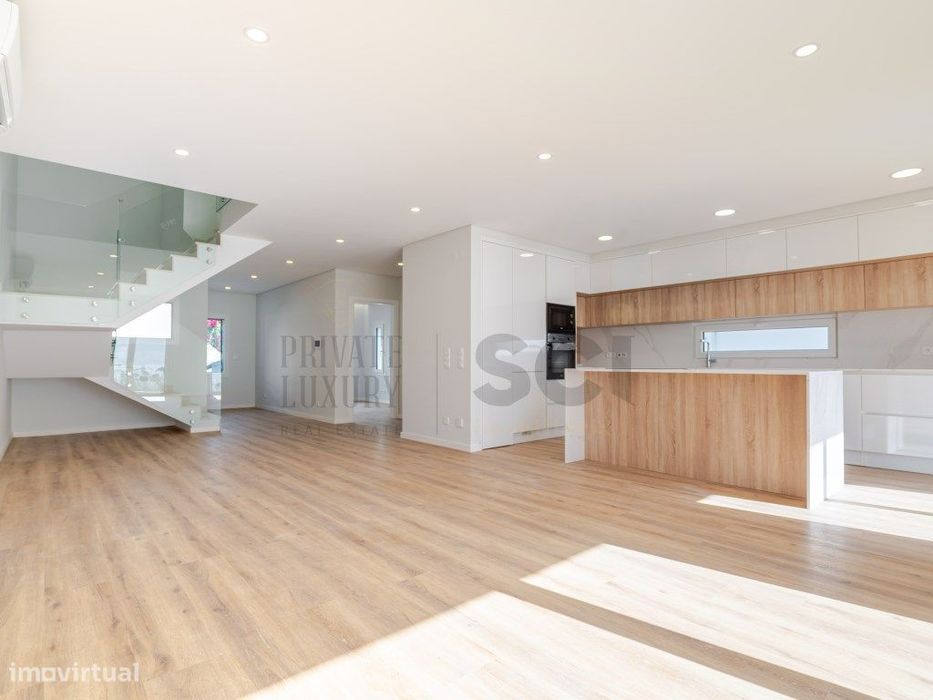 Moradia T4 Amora com Garagem Centro da Cidade