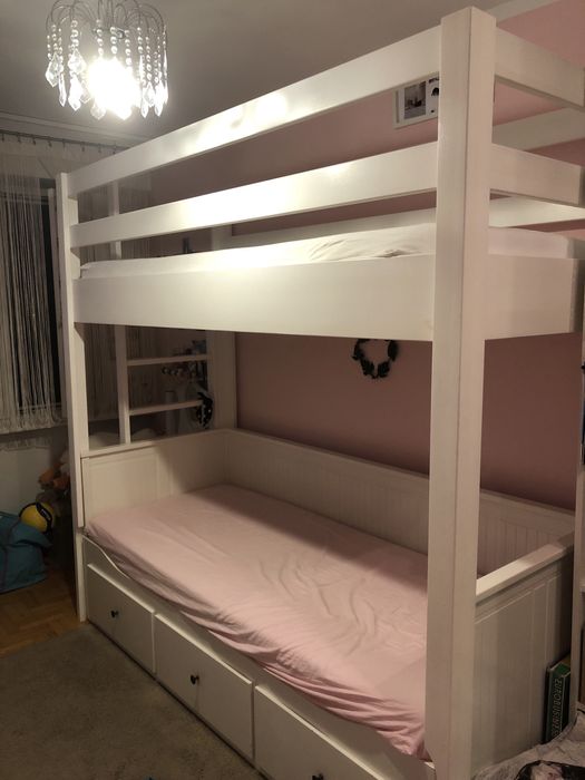 Łóżko piętrowe trzyosobowe