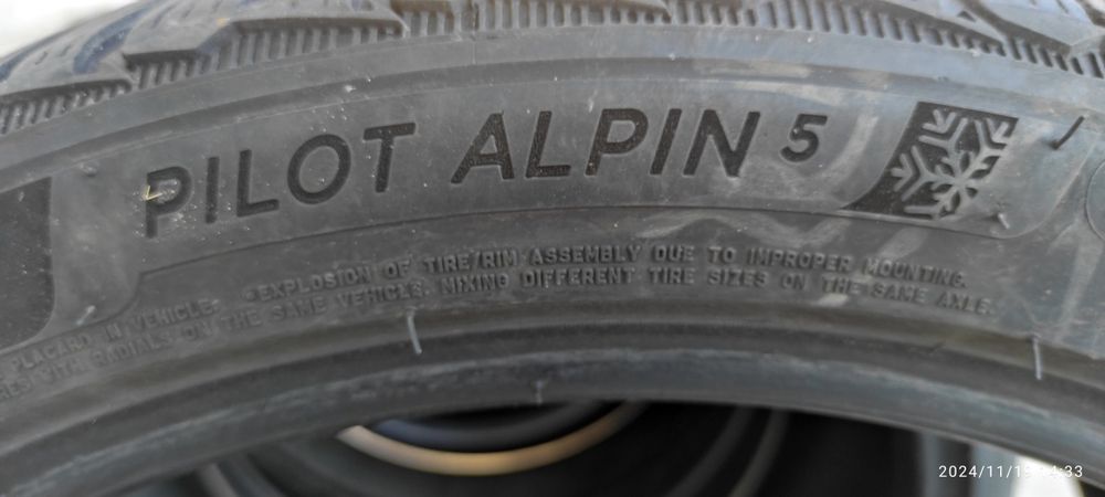 Резина зимова Michelin Pilot Alpin 5 235/45/19
