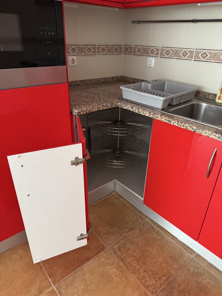Cozinnha vermelha completa