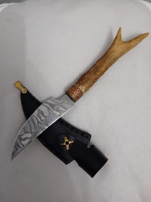 Nóż z poroża jelenia