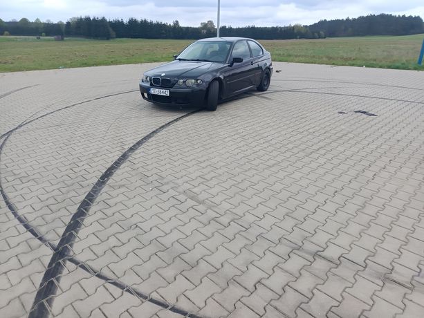 Sprzedam gruza e46 compact. 1.8 benzyna.