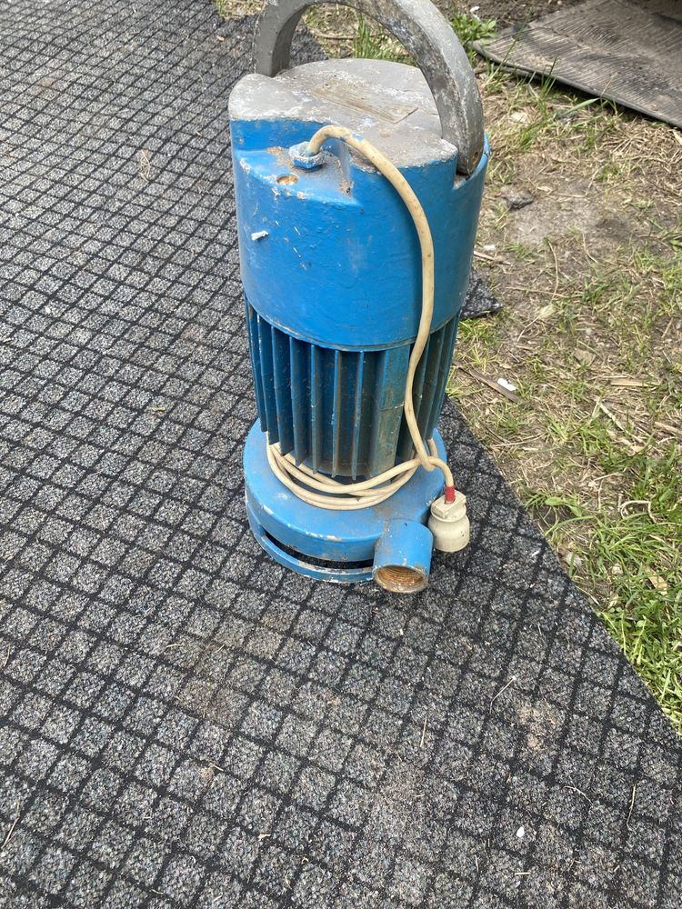 Продам  насос для откачки води
