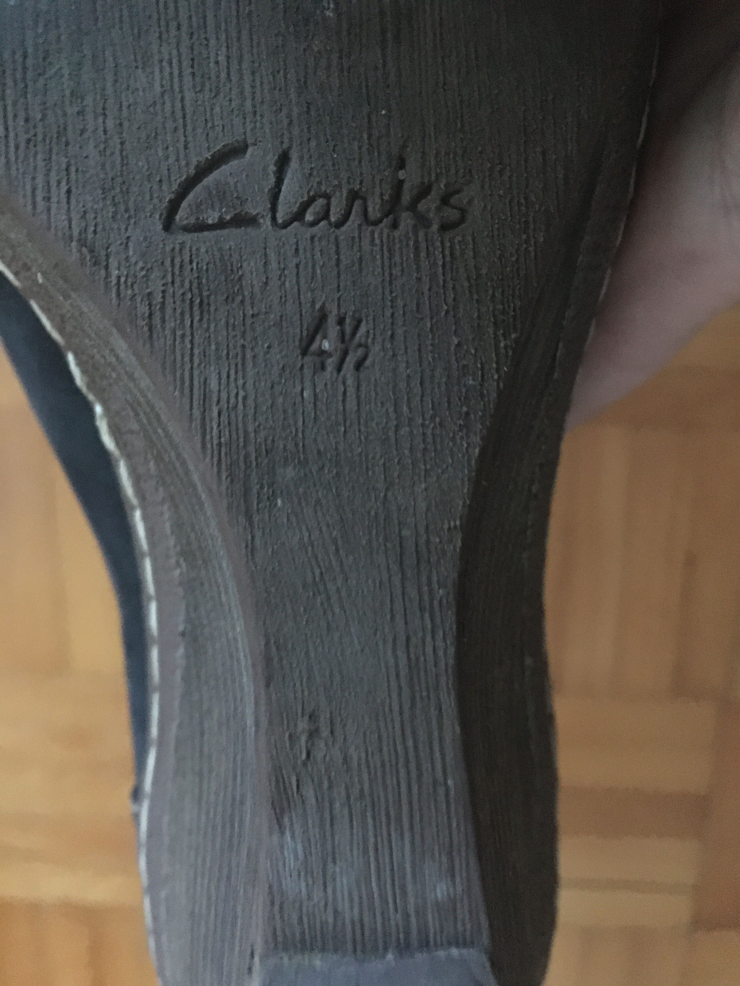 Botki na koturnie zamszowe Clarks rozmiar 37.5