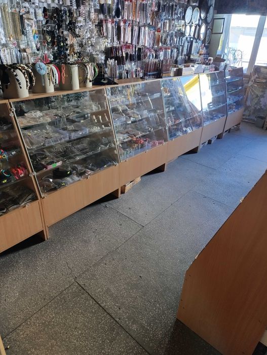 Вітрина торговельна