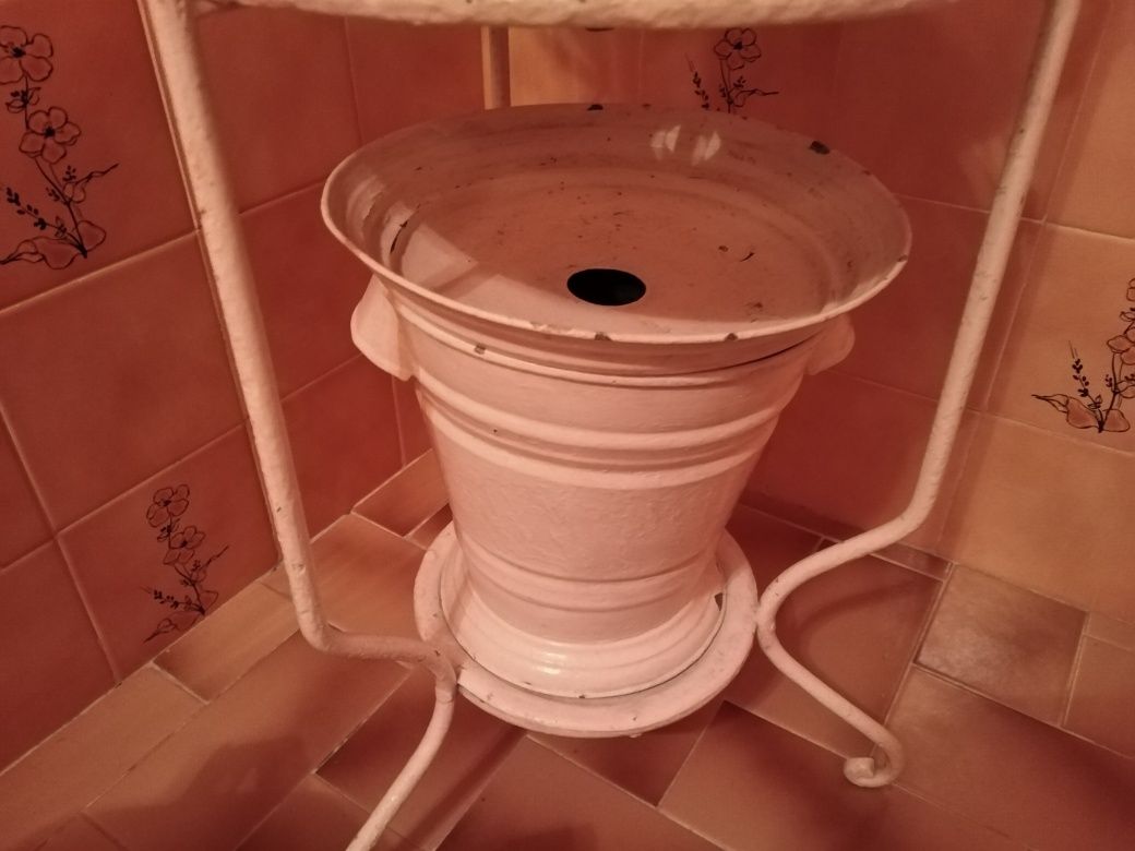 Lavatório Muito Antigo em Ferro