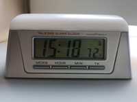 Zegarek budzik z pomiarem temperatury