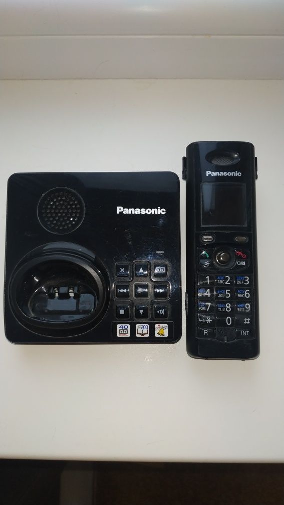 Радіотелефон Panasonic kx-tg8227ua у хорошому стані Весь комплект