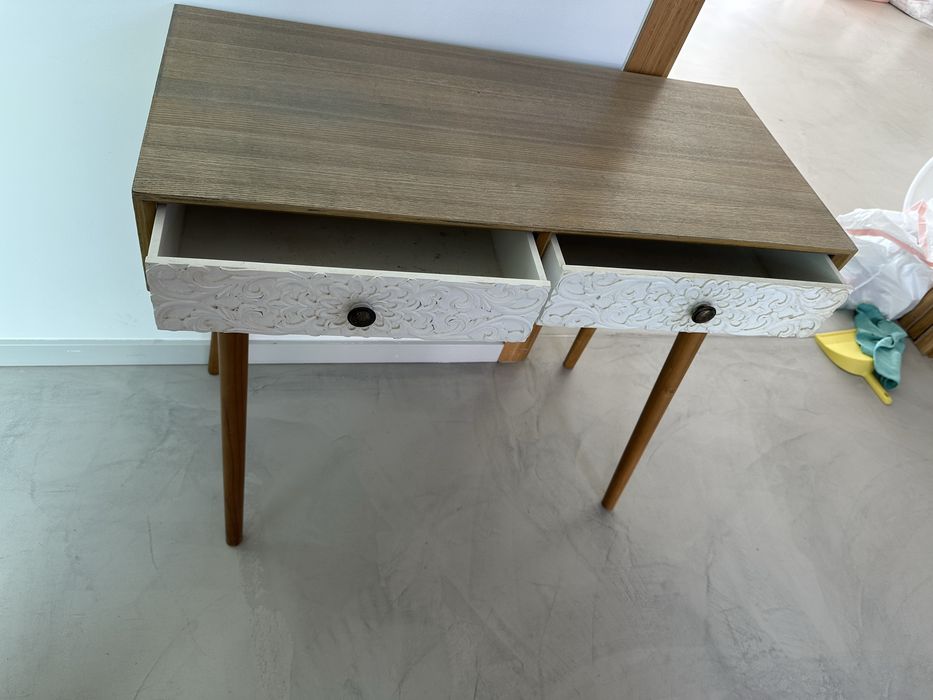 Aparador pequeno gato preto