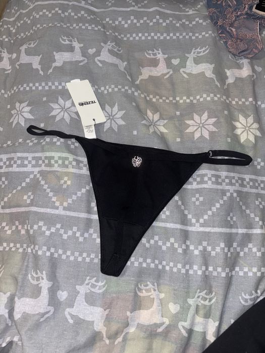 Stringi Tezenis czarne