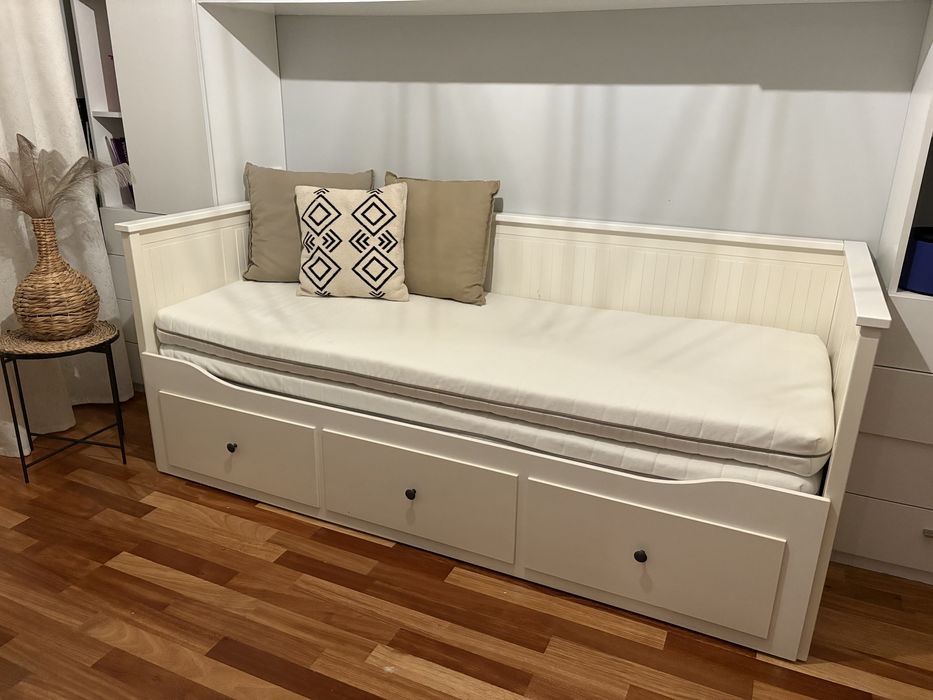 Łóżko IKEA Hemnes białe z dwoma materacami