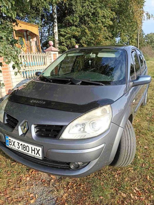 Рено Грант сценік