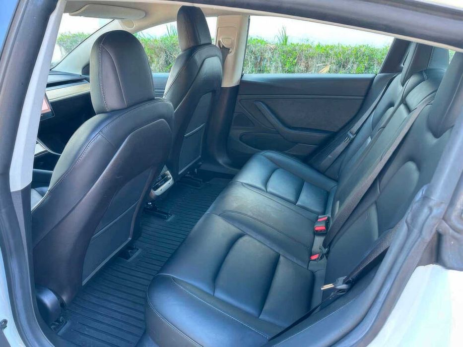 Tesla Model 3 Long Range      2019