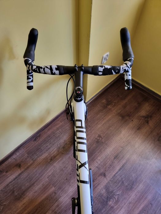 Rower karbonowy gravelowy