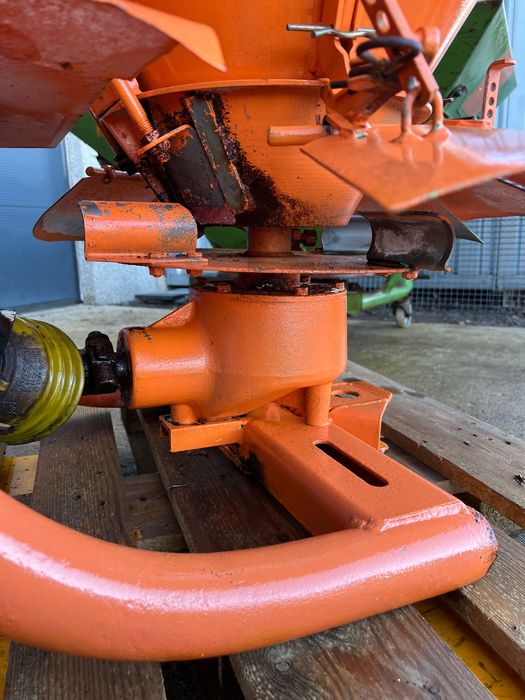 Розкидач 150L міндобрив