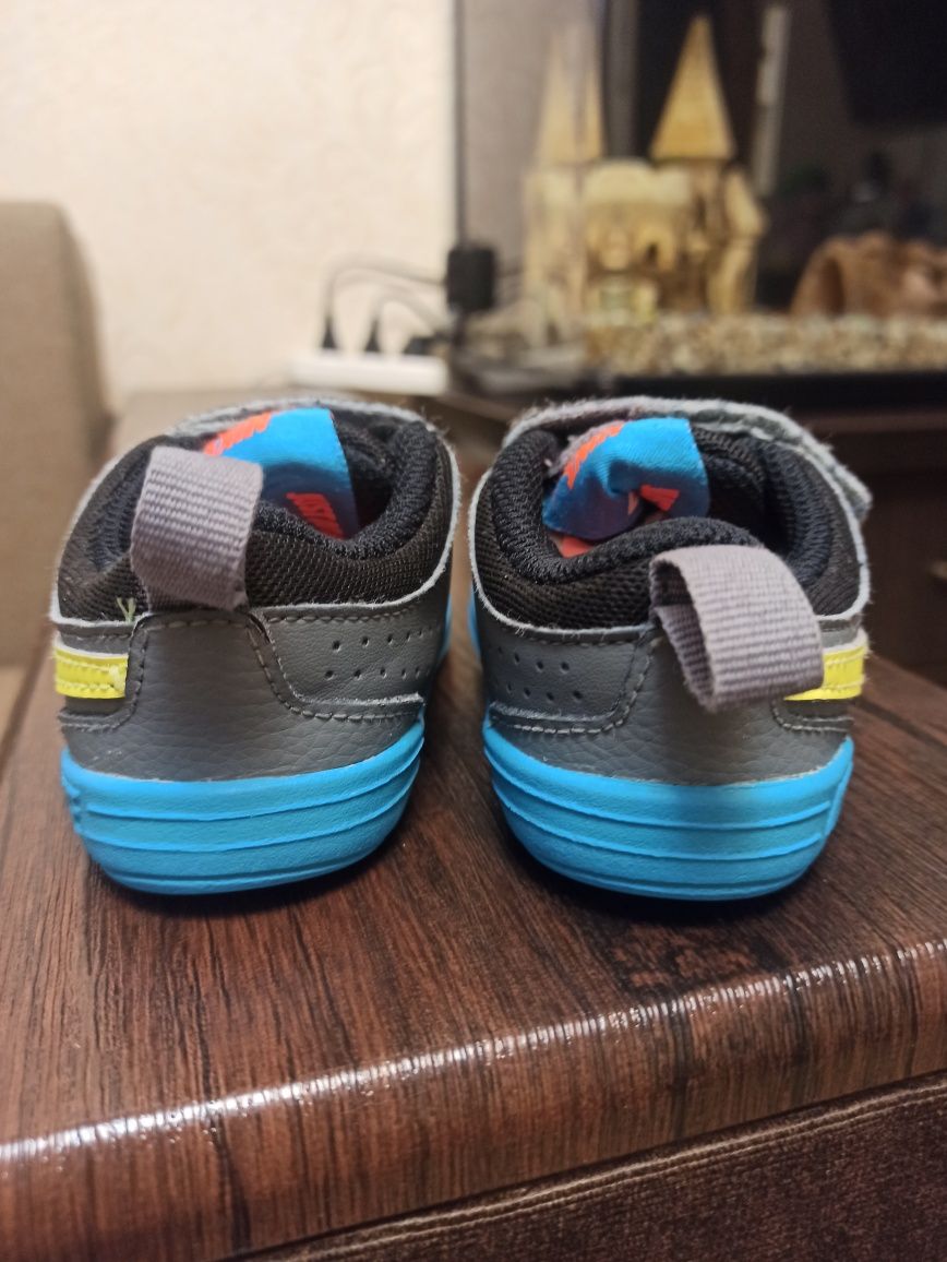 Оригінал NIKE кросівки для хлопчика, 22 розмір, устілка 13.8 см