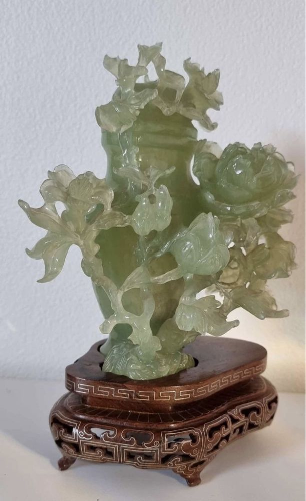 Escultura asiatica em jade.