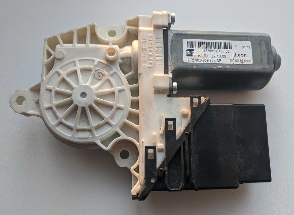 1k0959703af мотор скла задній лівий Seat leon II.