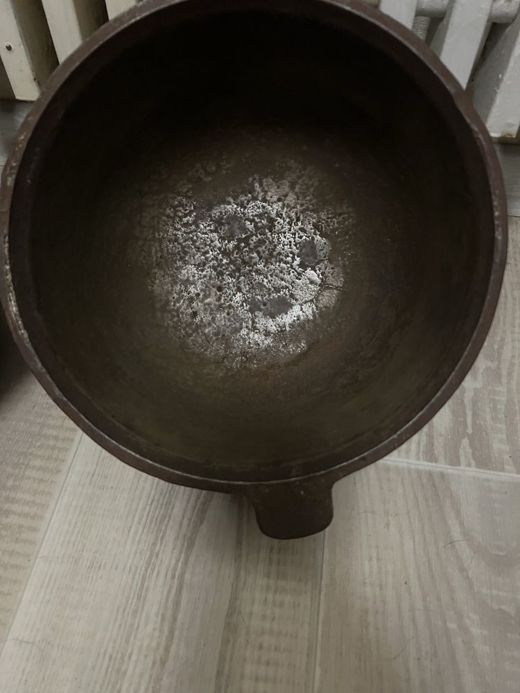Казаны чугунные СССР редкие 4 л.и 1,5 л