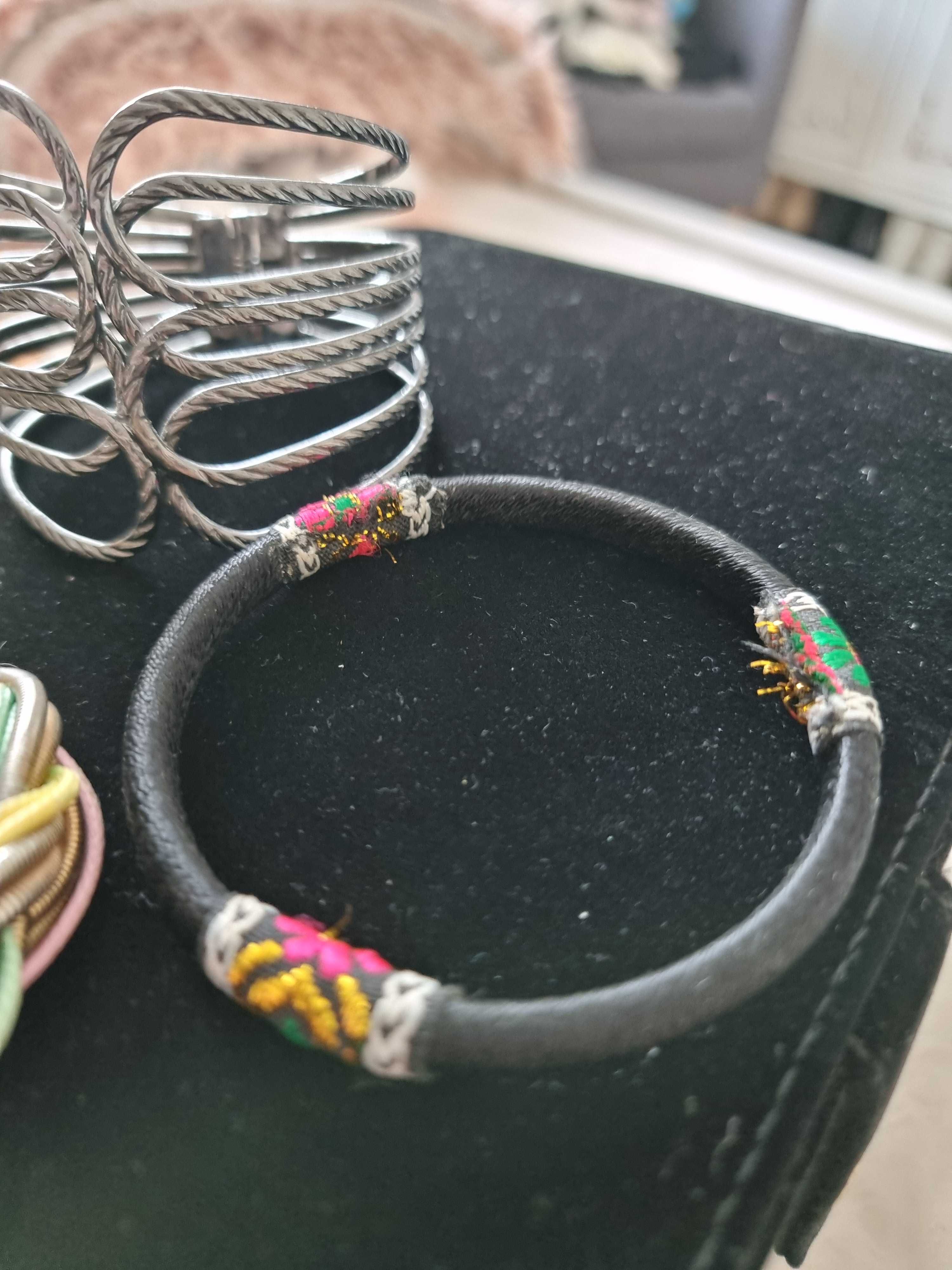 Pulseiras variadas