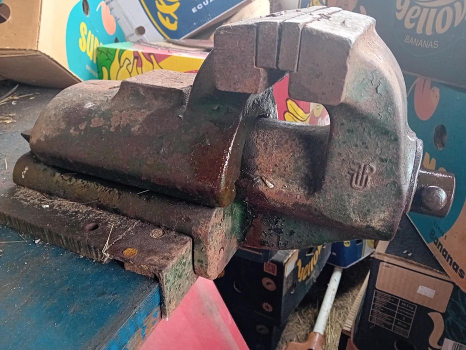 Solidne imadło sprawne szczęki 16 cm waga 43 kg niespawane (WYSYŁAM)