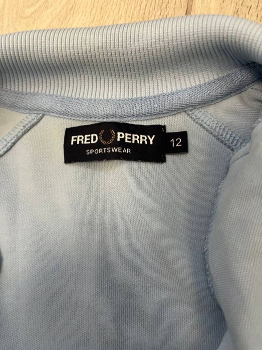 олимпийка fred perry на лампасах