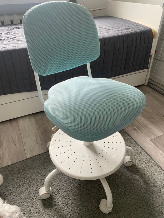 Dziecięce krzesło biurowe ikea
