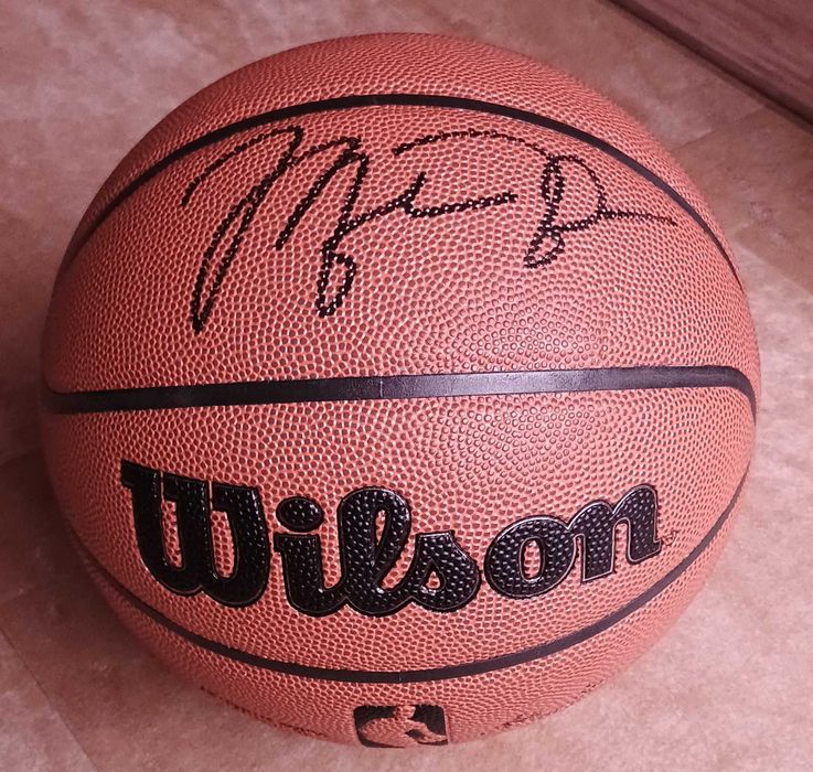 Piłka do koszykówki Michael Jordan z autografem i hologramem COA