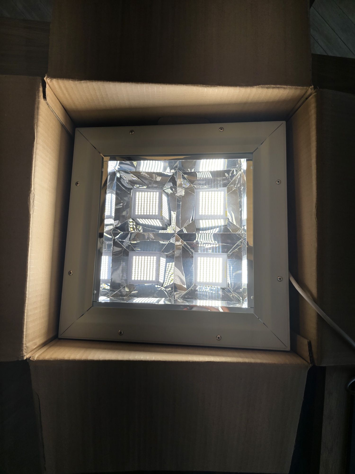 Naświetlacz LED 95W Miloo z DALI