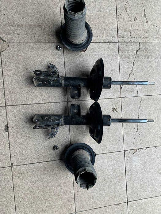 Амортизаторы, стойки передние Toyota Camry VX70