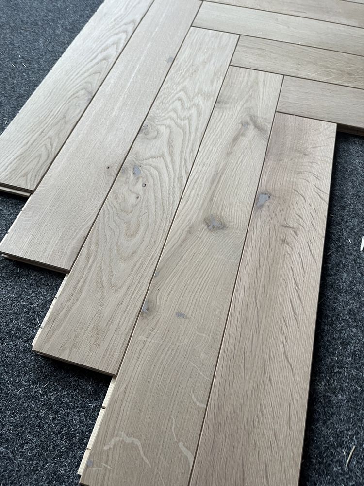 Jodełka Klasyczna Dąb Rustic, 4faza,Szczotka, Surowa, 15x90x600mm