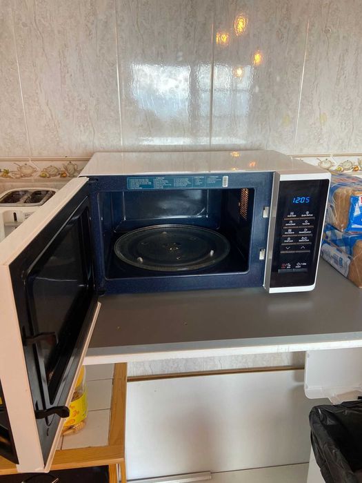 Microondas  Samsung em perfeito estado de conservação