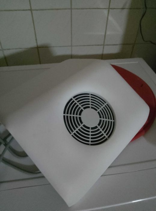 Aspirador em pó para cuidado das unhas