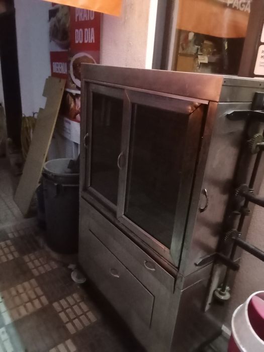 Máquina frango no espeto