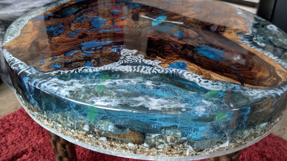 Stolik kawowy 3D orzech włoski  efekt wody żywica epoksydowa