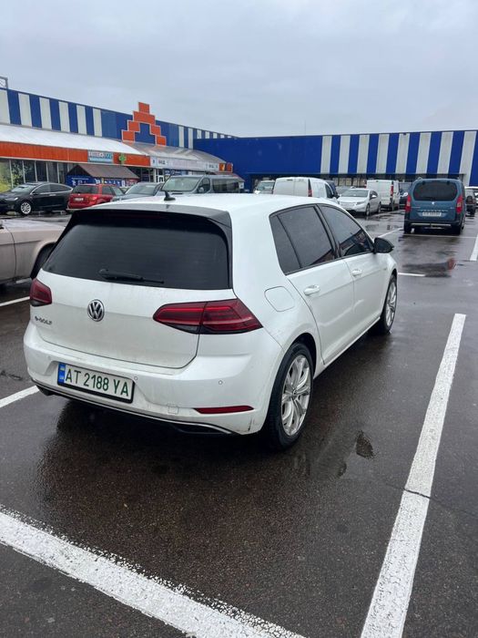 Оренда авто е-Гольф
