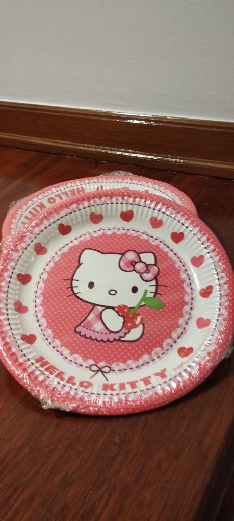 Pratos para festa hello Kitty