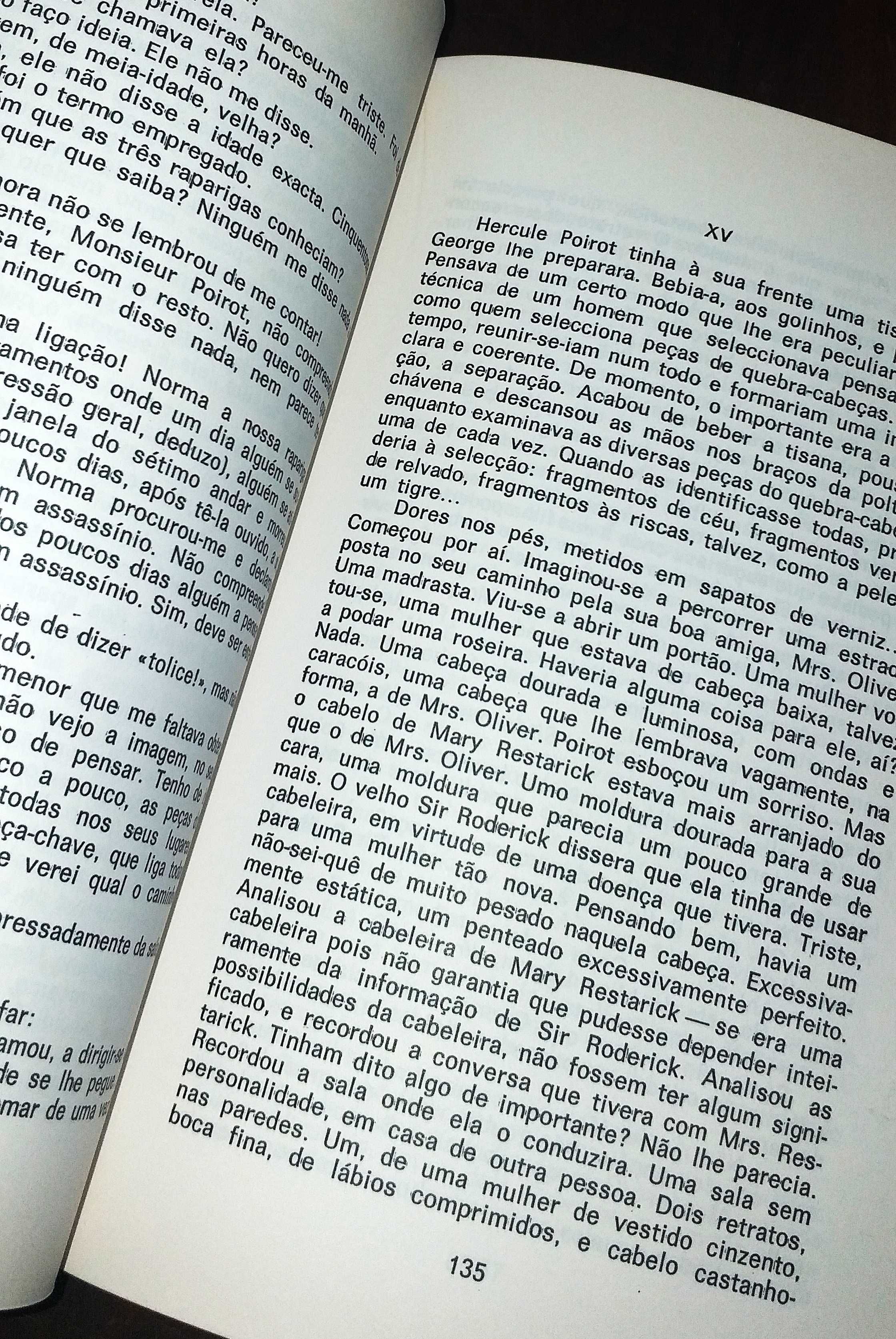 Livros de Coleção *Vampiro Gigante - Agatha Christie
