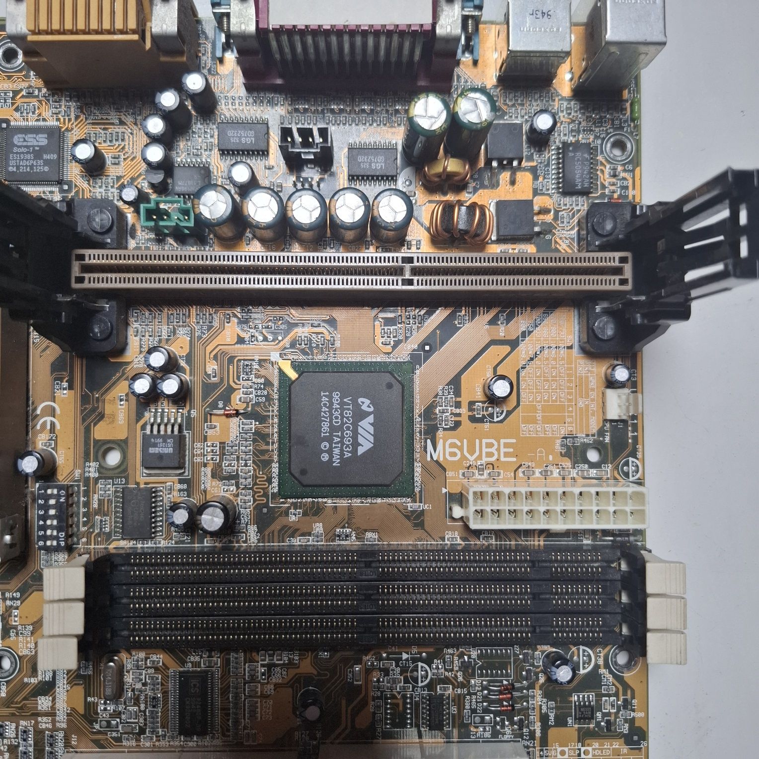 Płyta główna BIOSTAR M6VBE-A Slot1 AGP PCI Retro pc