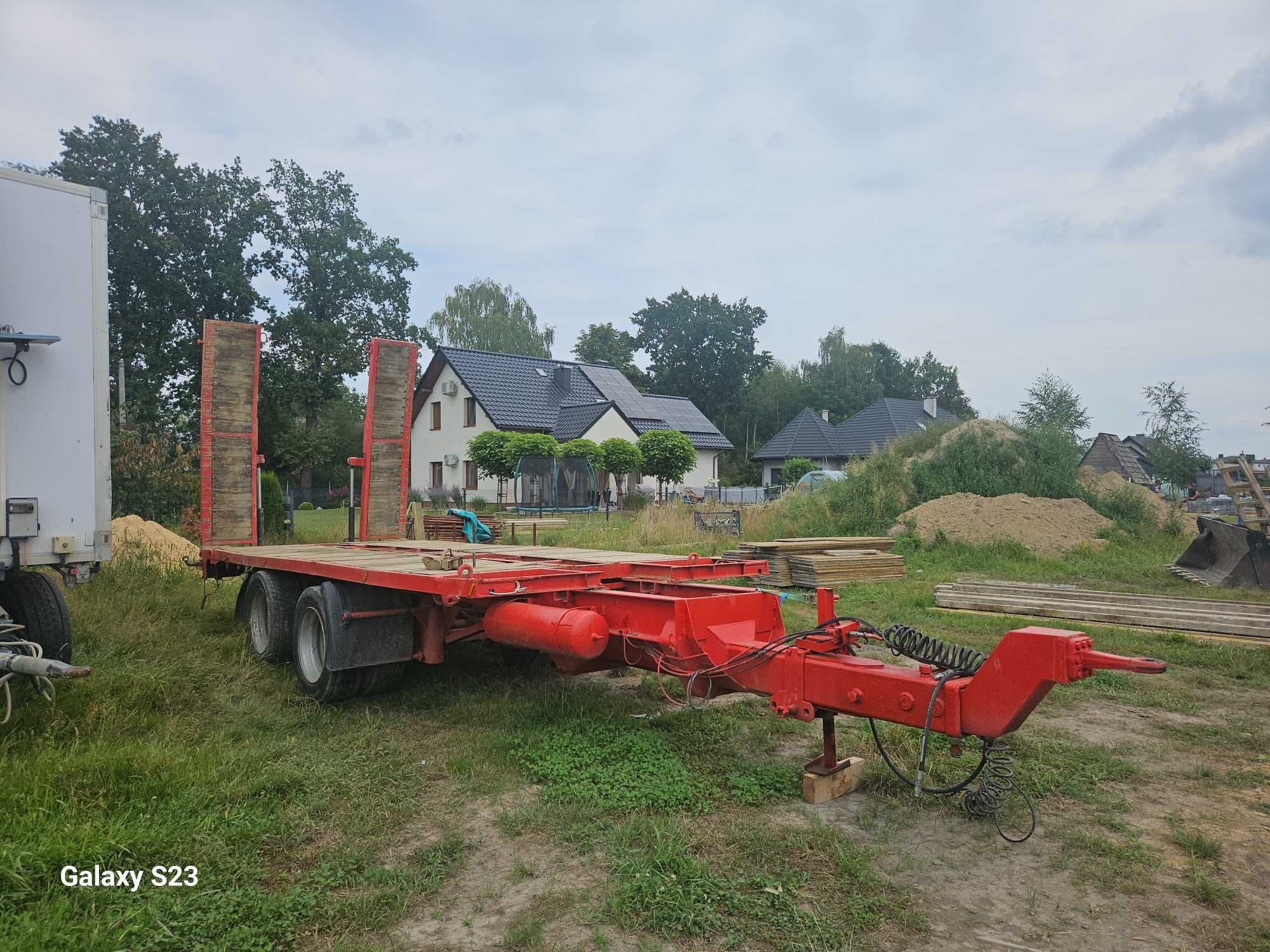 Przyczepa do przewozu pojazdów.