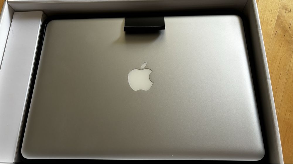 MacBook Pro 13 cali 2011 rok + iPhone 6 + iPod 1st