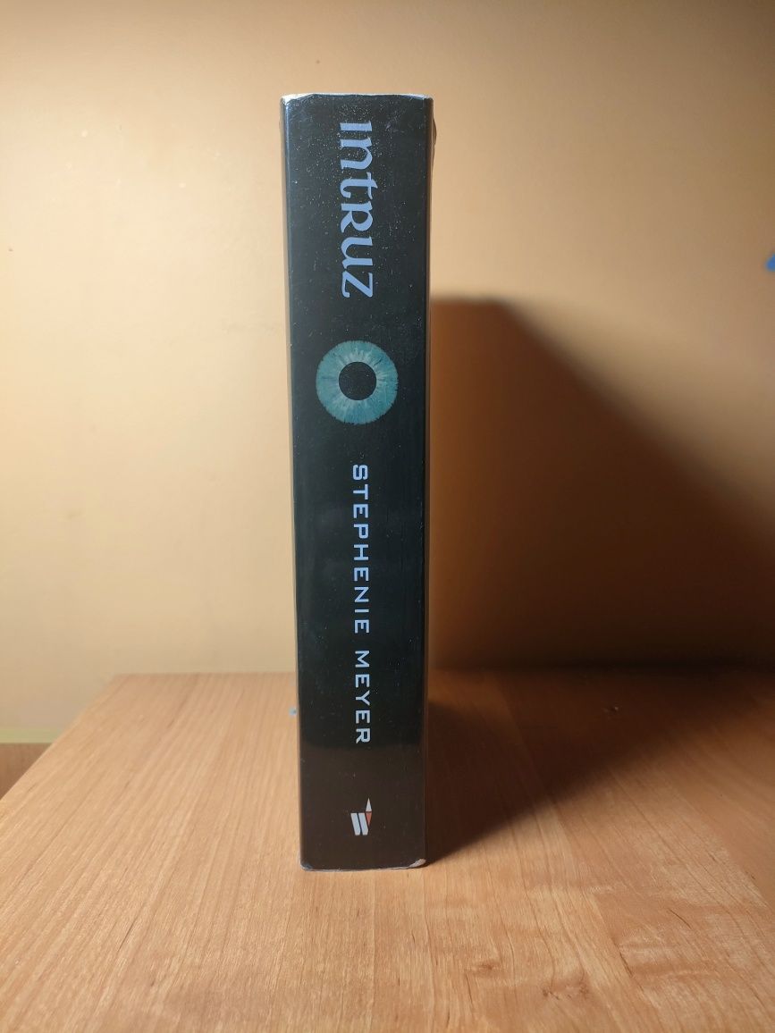 Książka - Intruz- Stephanie Meyer