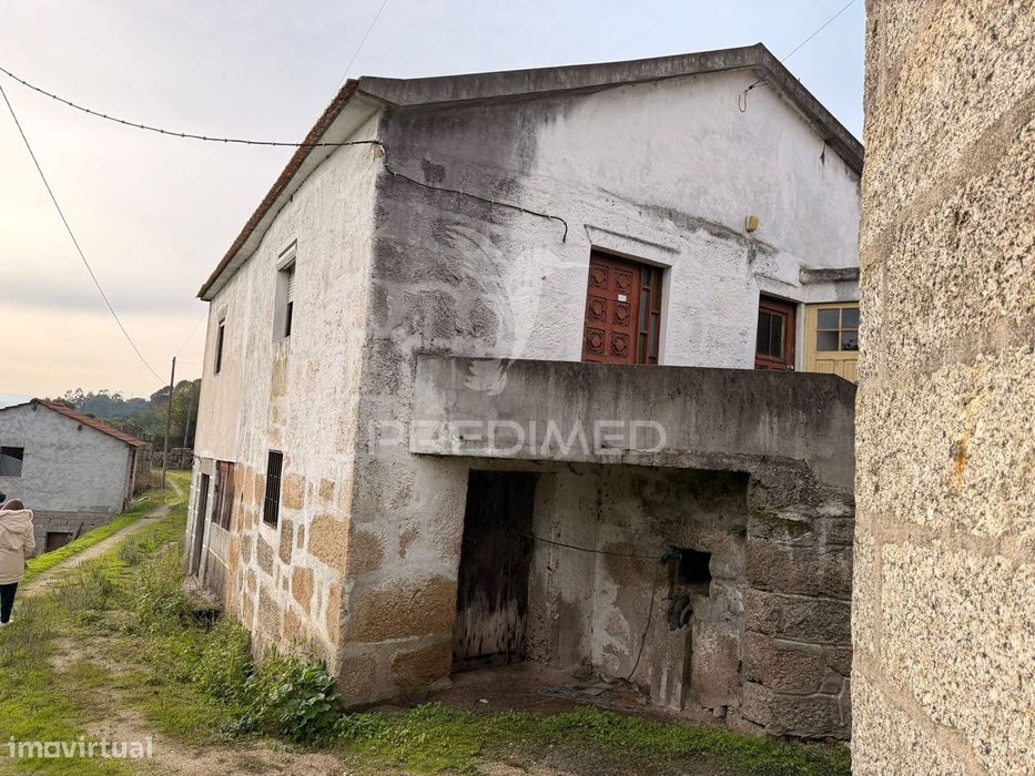 Moradia Rústica com Terreno e Vistas Rio Douro