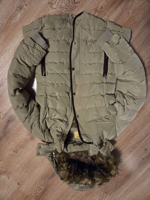 Zimowa kurtka z futerkiem S
